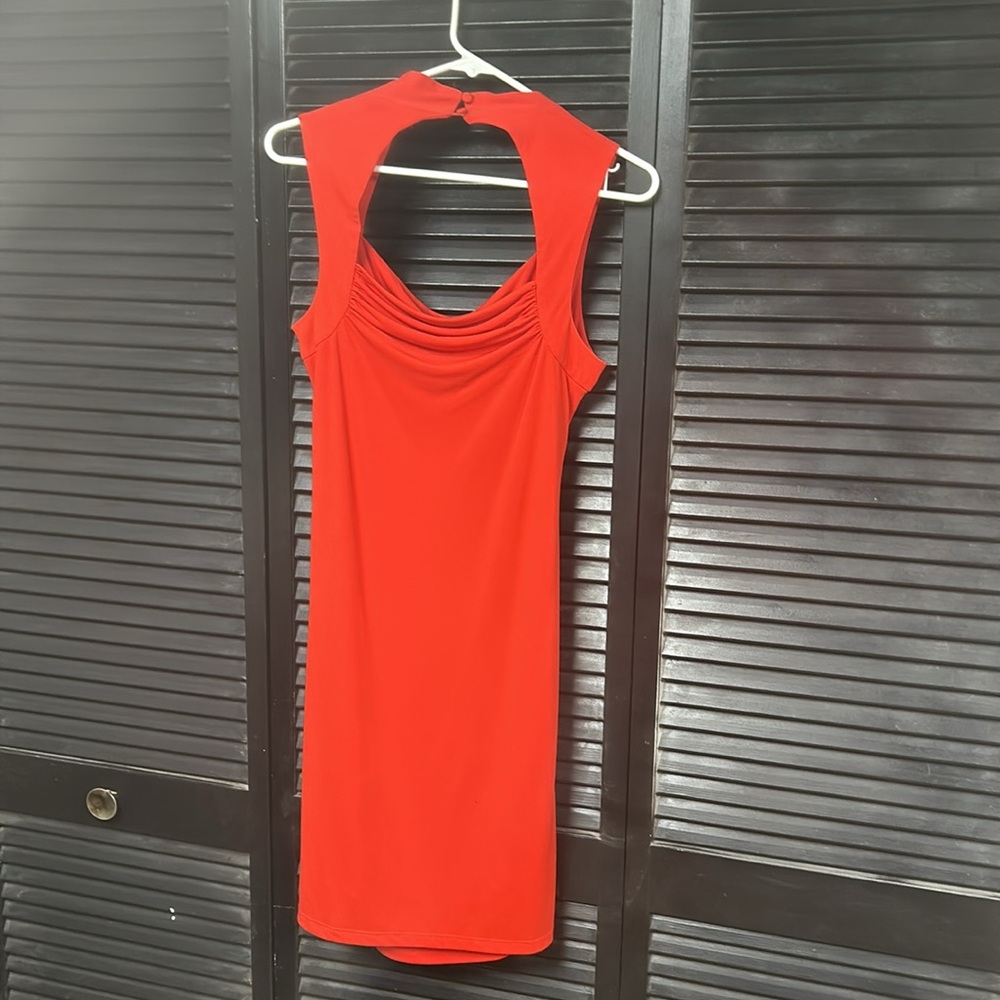 Short women’s dress - Picture 2 of 3